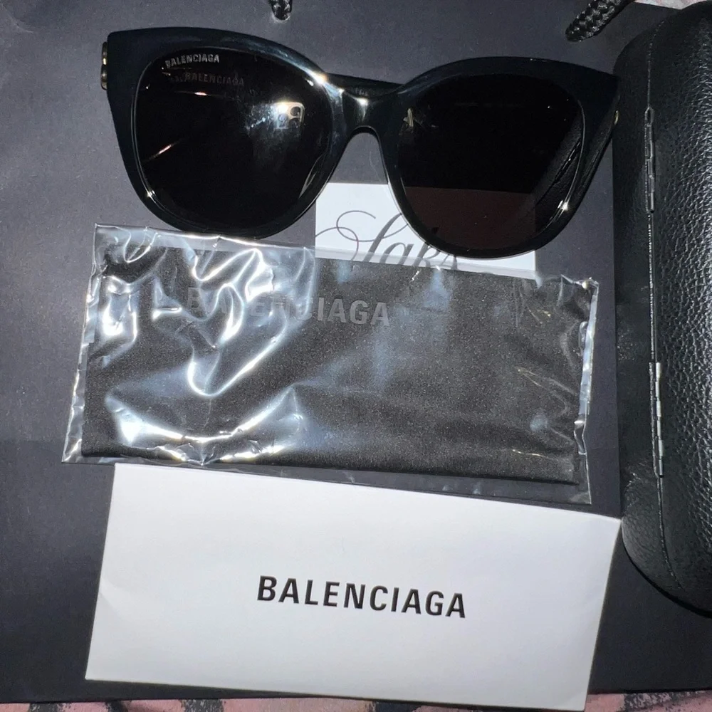 Balenciaga BB0103SA Sunglasses - Picture 7 of 9